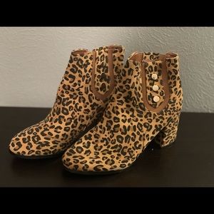 Booties leopard print slide on